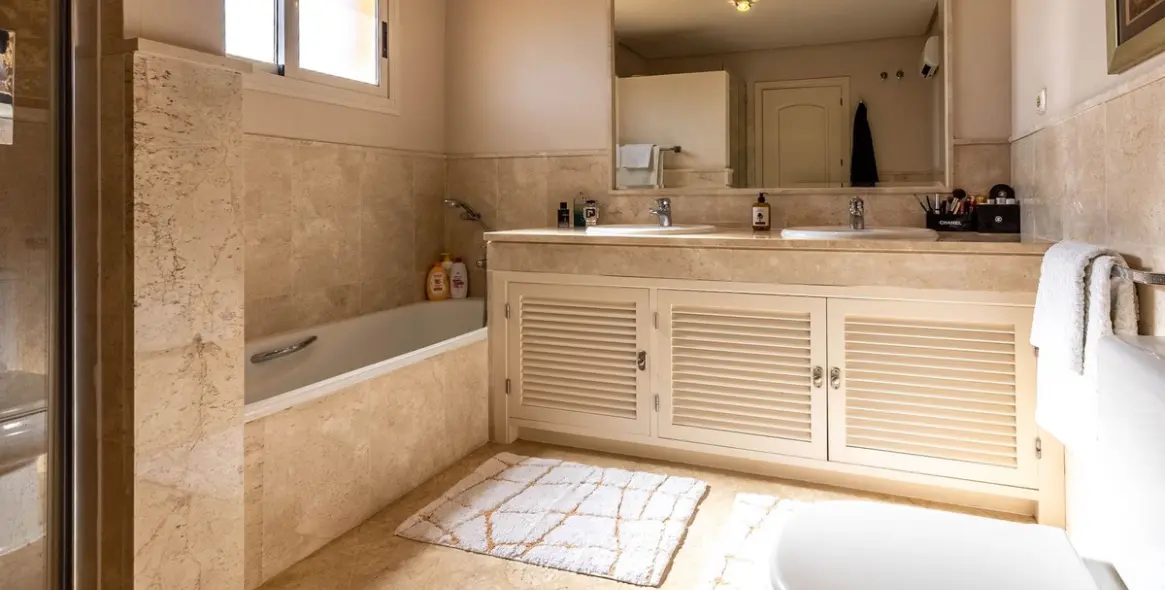 Sale of duplex in La Mairena 21