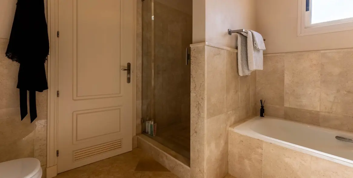 Sale of duplex in La Mairena 25