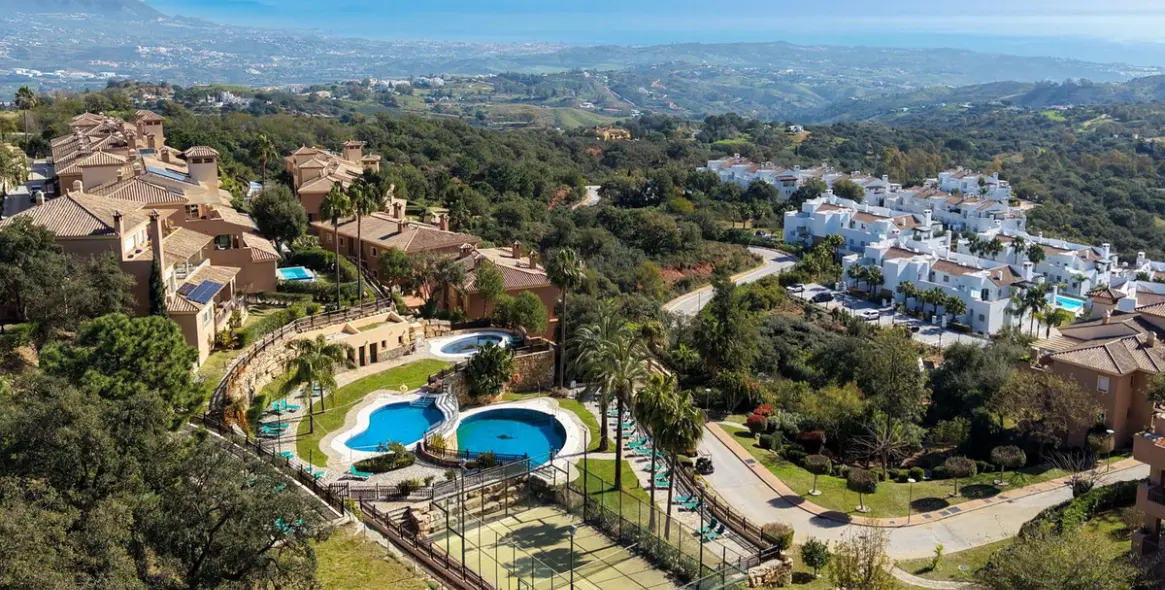 Sale of duplex in La Mairena 30