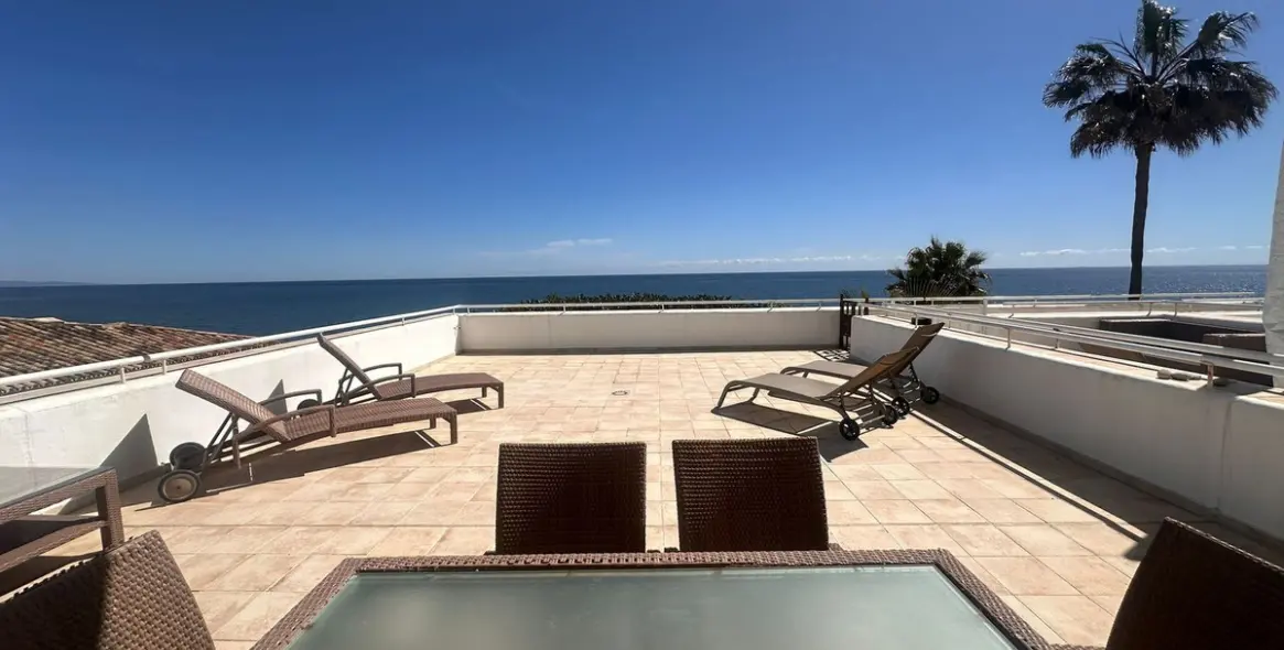 Sale of ground floor apartment in Estepona 2