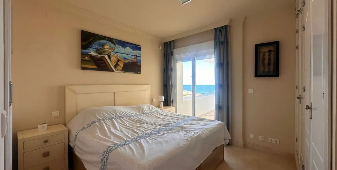 Sale of ground floor apartment in Estepona 16