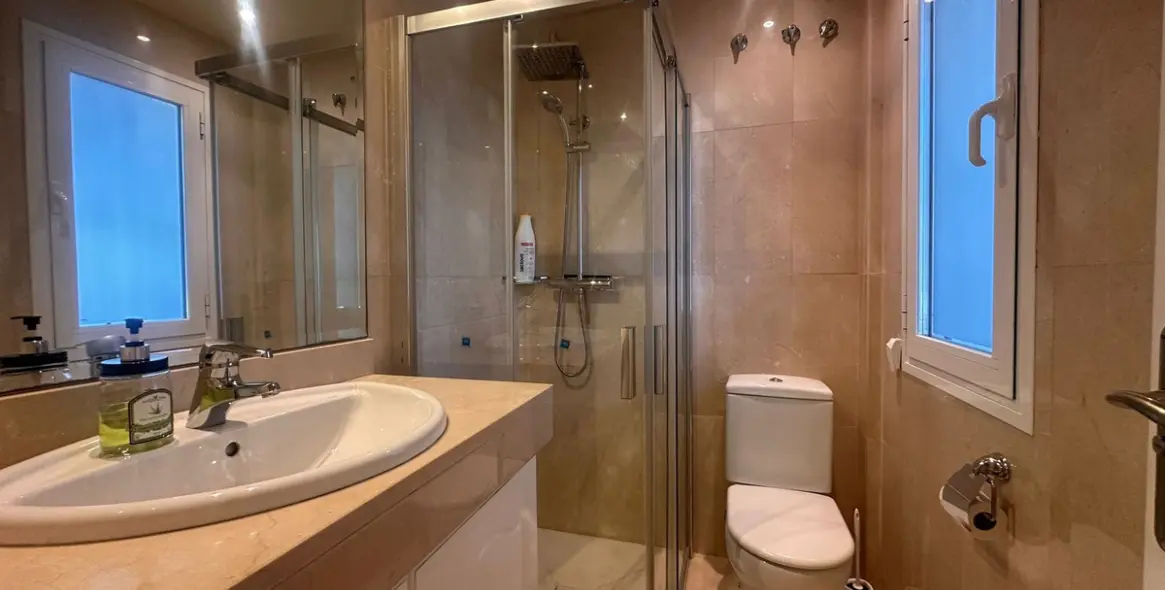 Sale of ground floor apartment in Estepona 18