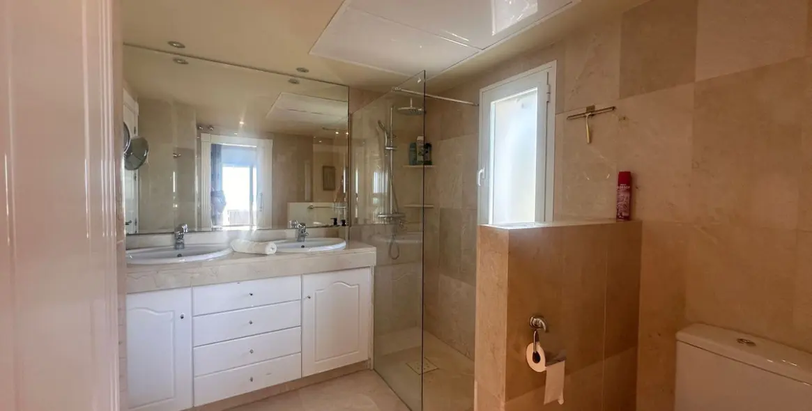 Sale of ground floor apartment in Estepona 21