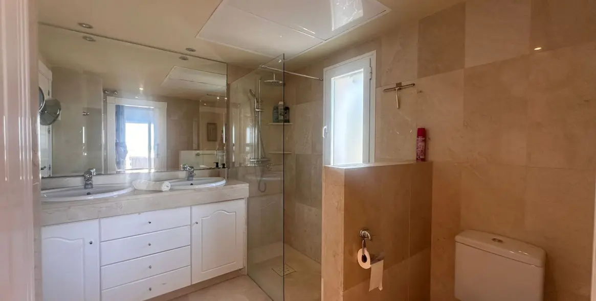 Sale of ground floor apartment in Estepona 22