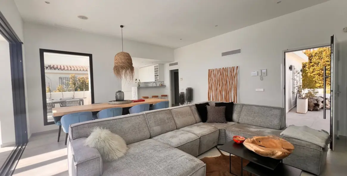 Продажа  отдельно стоящей виллы в El Chaparral 5