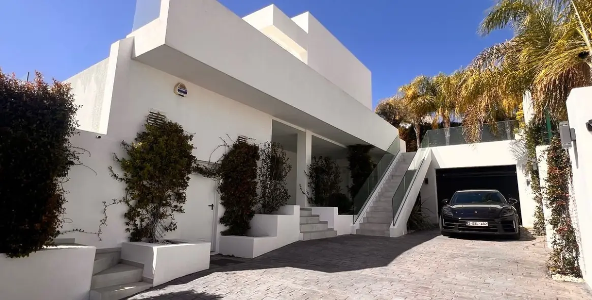 Продажа  отдельно стоящей виллы в El Chaparral 27