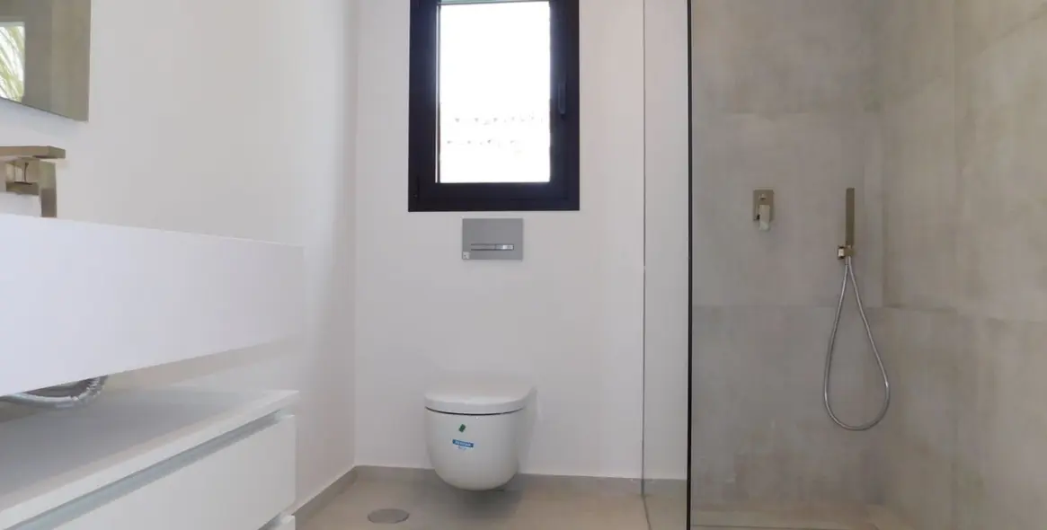 Продажа  отдельно стоящей виллы в El Chaparral 33