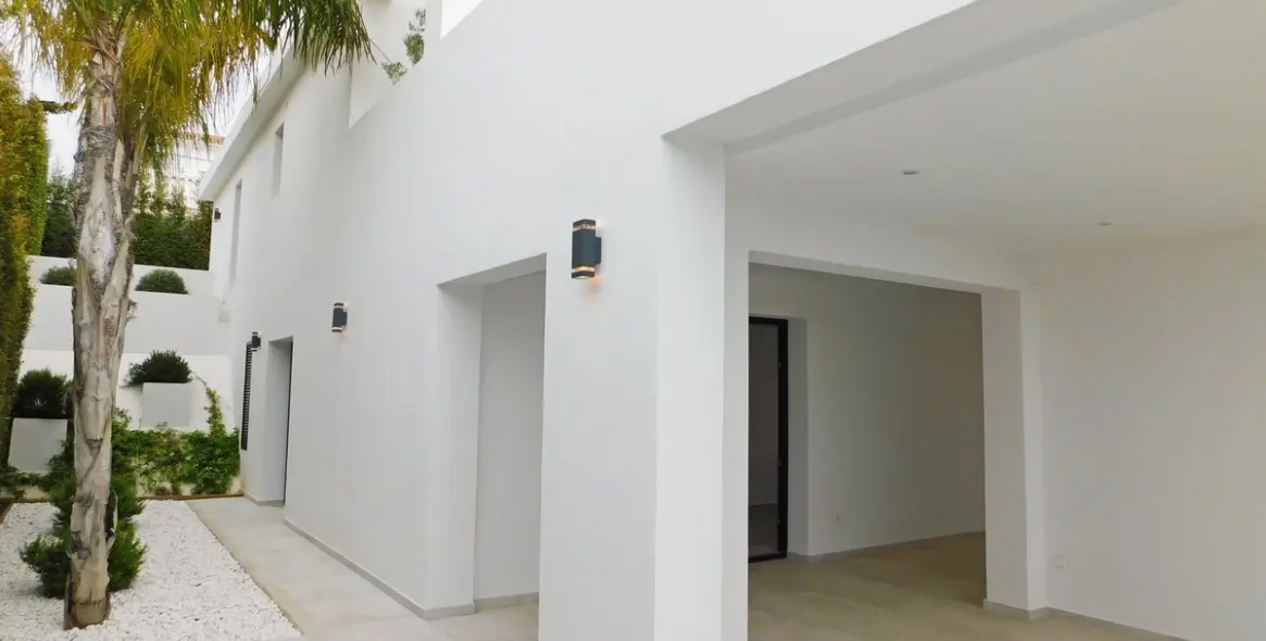 Продажа  отдельно стоящей виллы в El Chaparral 41