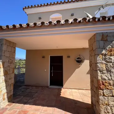 Sale of detached villa in Estepona