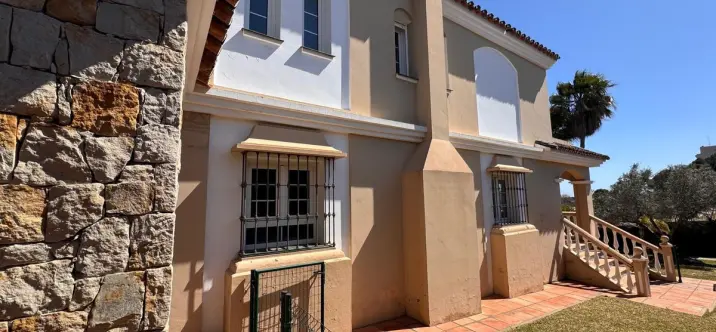 Sale of detached villa in Estepona 1