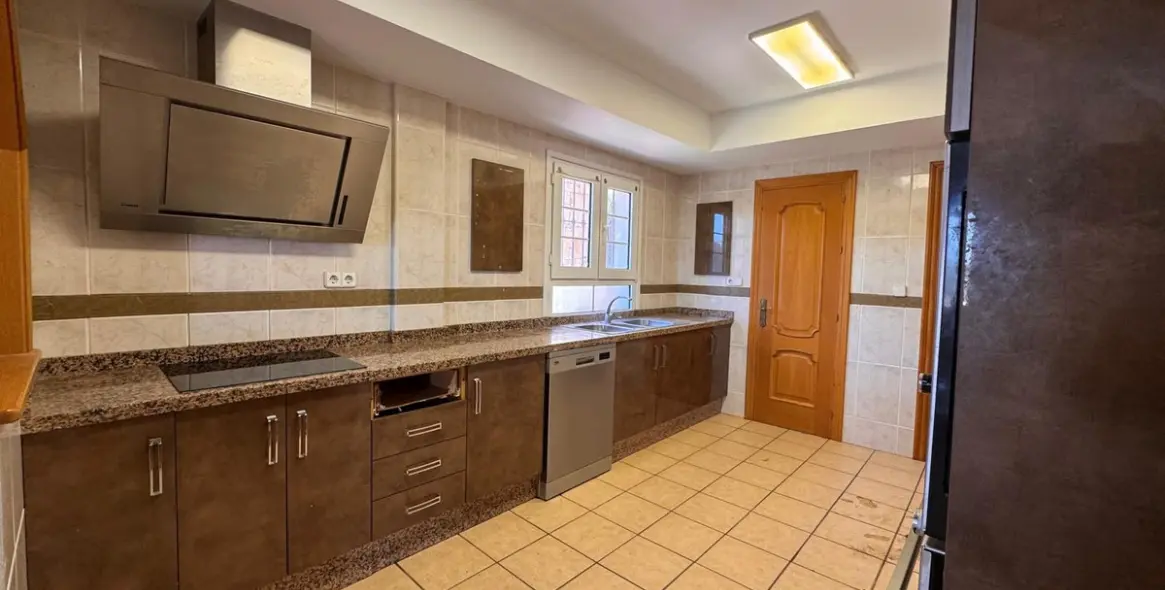 Sale of detached villa in Estepona 3