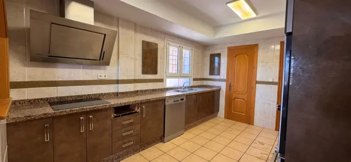 Sale of detached villa in Estepona 2