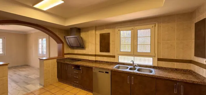 Sale of detached villa in Estepona 3