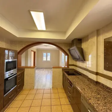 Sale of detached villa in Estepona