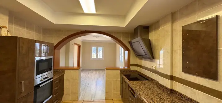 Sale of detached villa in Estepona 4