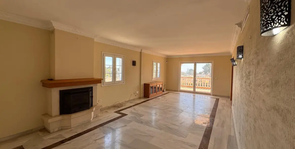 Sale of detached villa in Estepona 7