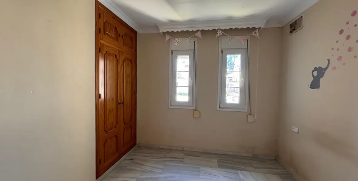 Sale of detached villa in Estepona 12