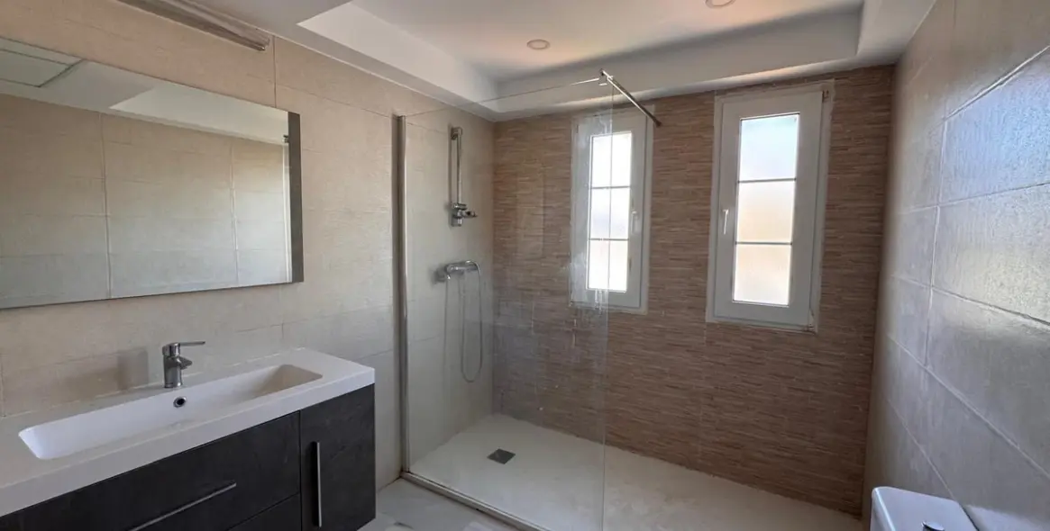 Sale of detached villa in Estepona 14