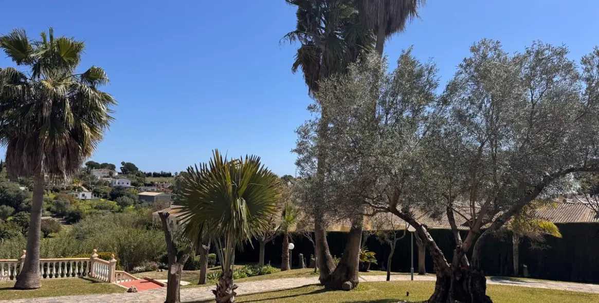 Продажа  отдельно стоящей виллы в Estepona 25