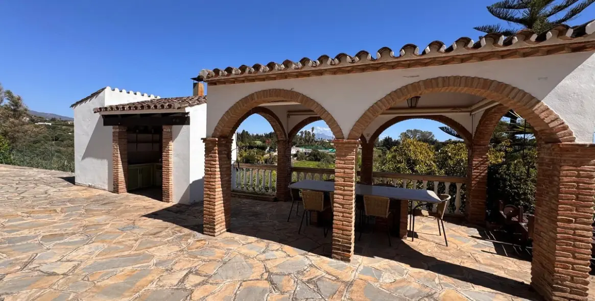Продажа  отдельно стоящей виллы в Estepona 26