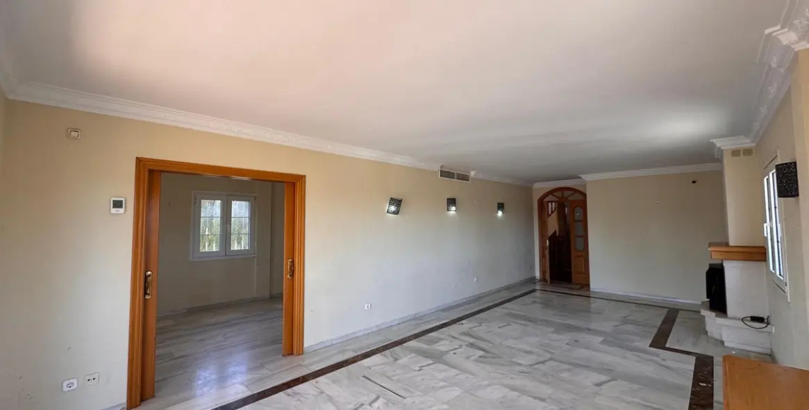 Продажа  отдельно стоящей виллы в Estepona 6