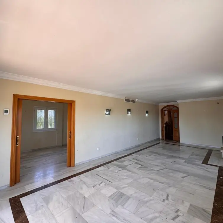 Sale of detached villa in Estepona