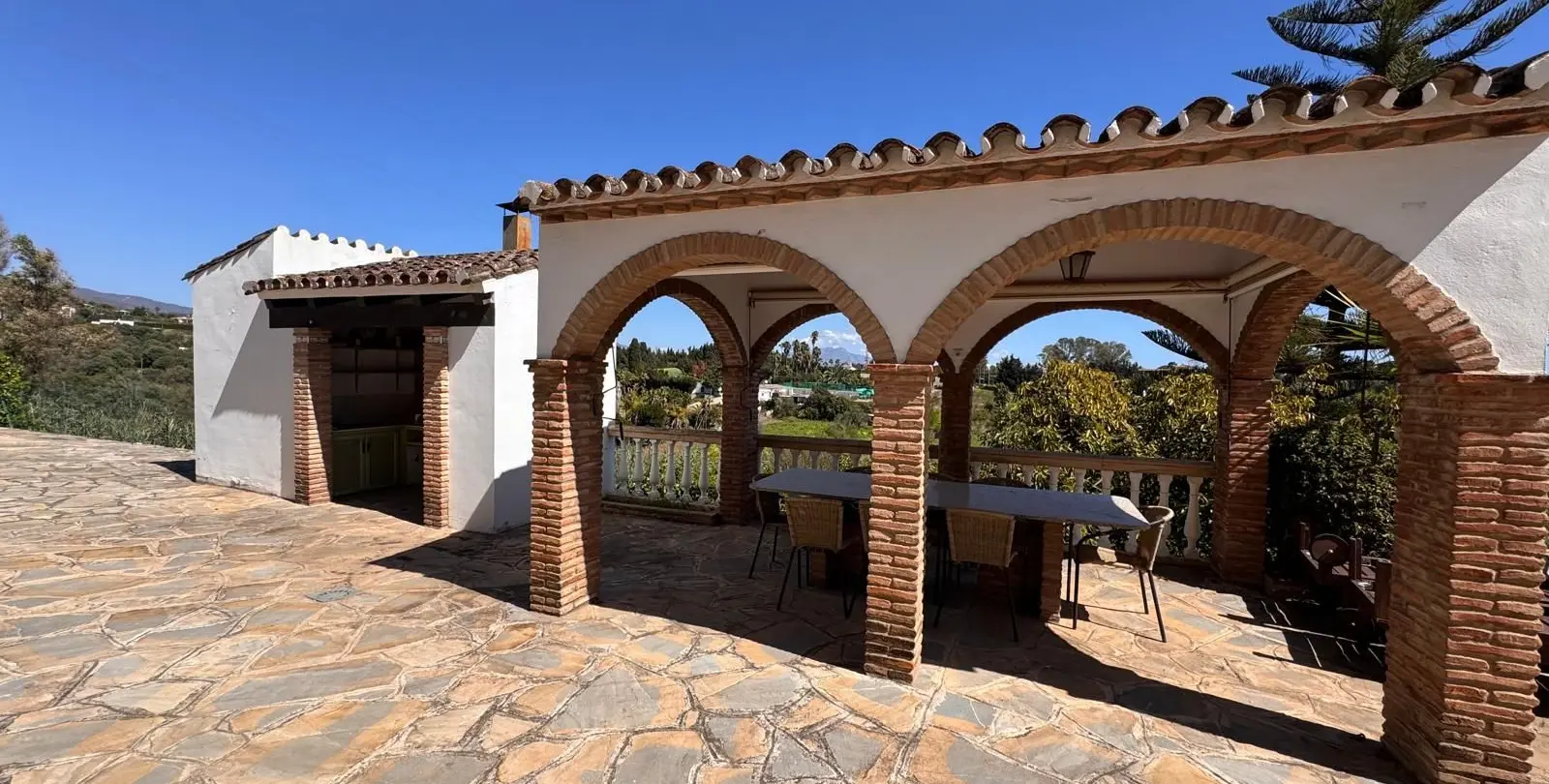 Продажа  отдельно стоящей виллы в Estepona 26