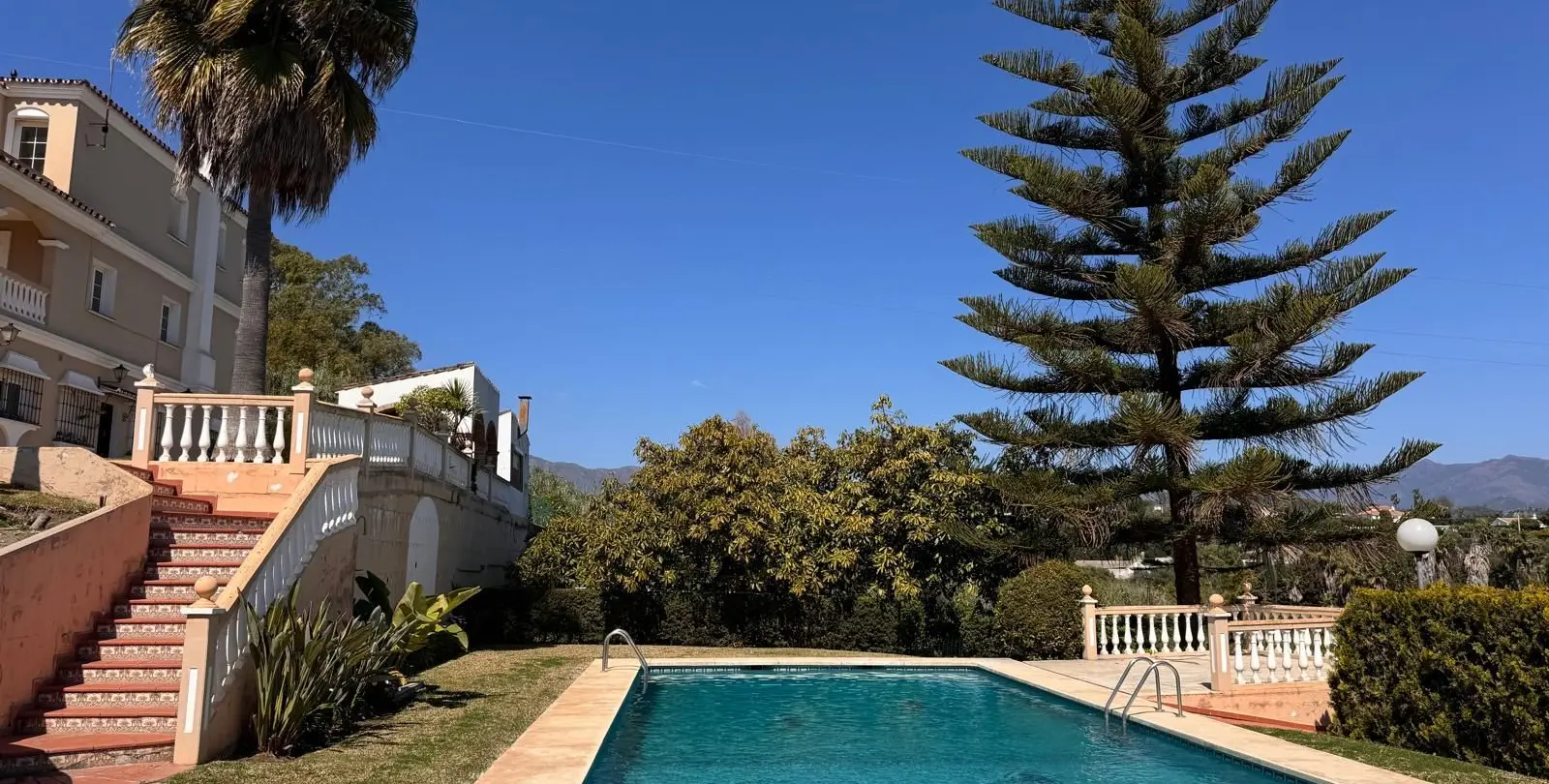 Venta de villa independiente en Estepona 31
