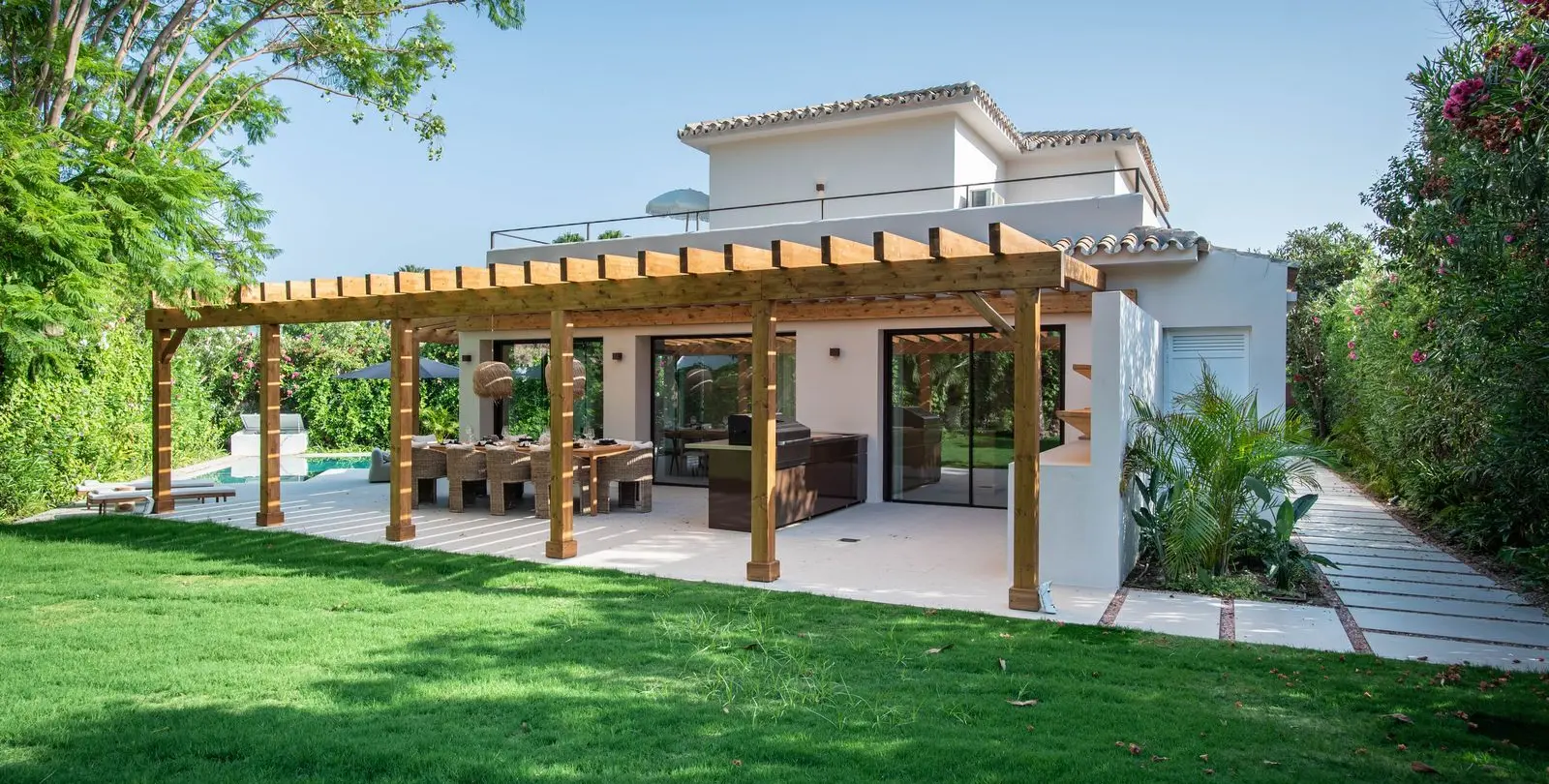 Sale of detached villa in Guadalmina Alta 21