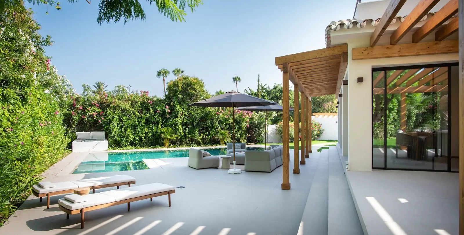 Sale of detached villa in Guadalmina Alta 23