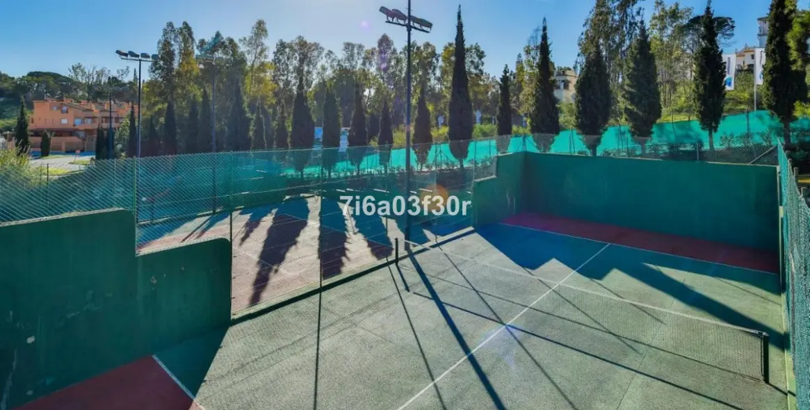 Long-term rent of penthouse in The Golden Mile 14