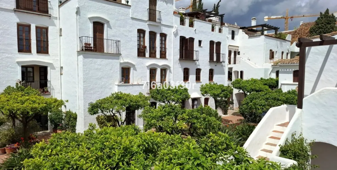 Long-term rent of penthouse in The Golden Mile 15