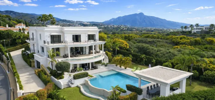 Alquiler a largo plazo de villa independiente en Benahavís 0