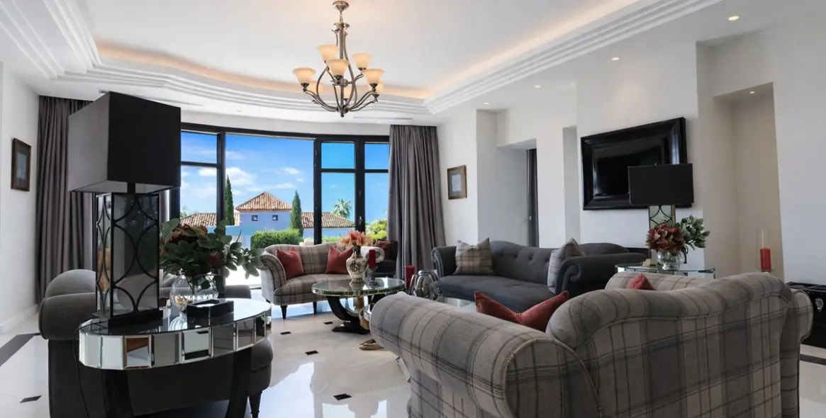 Alquiler a largo plazo de villa independiente en Benahavís 12