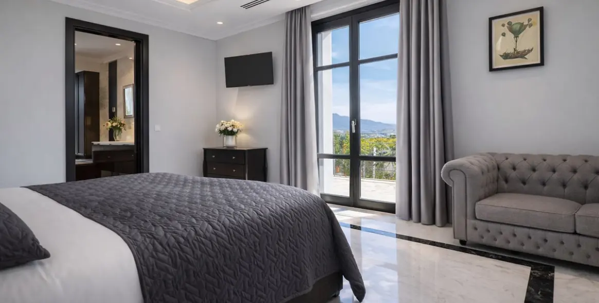 Alquiler a largo plazo de villa independiente en Benahavís 18