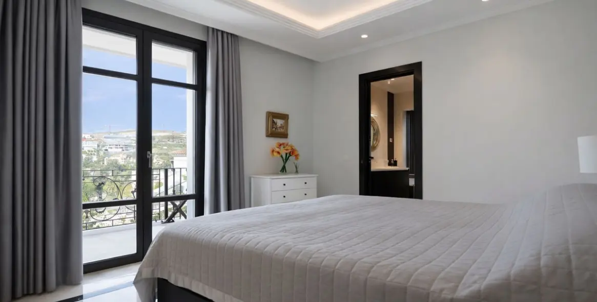 Alquiler a largo plazo de villa independiente en Benahavís 19