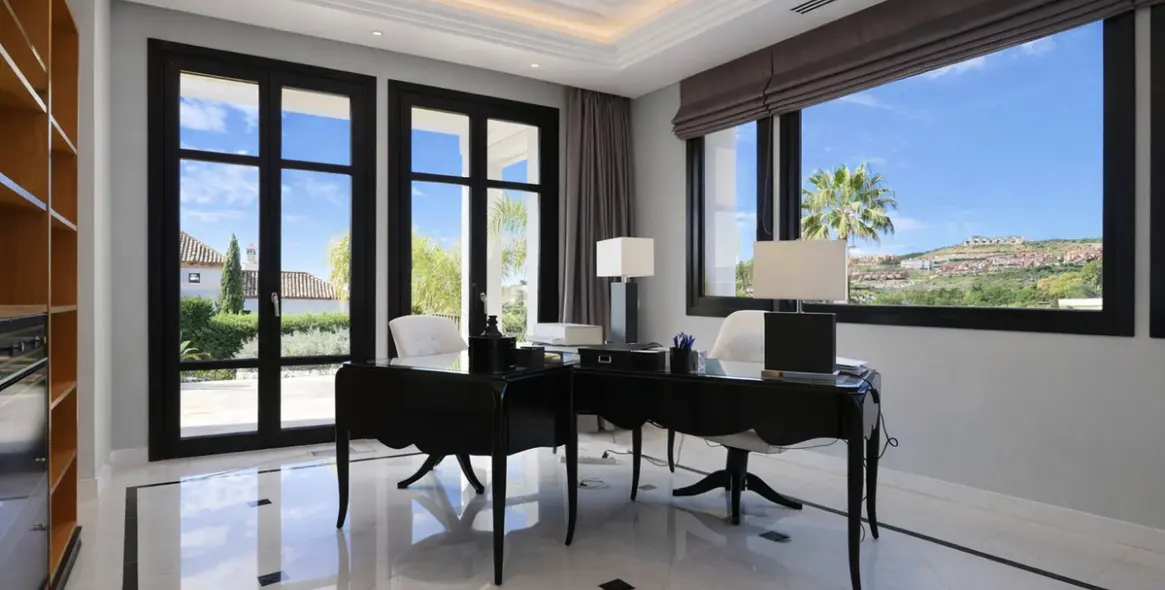 Alquiler a largo plazo de villa independiente en Benahavís 21