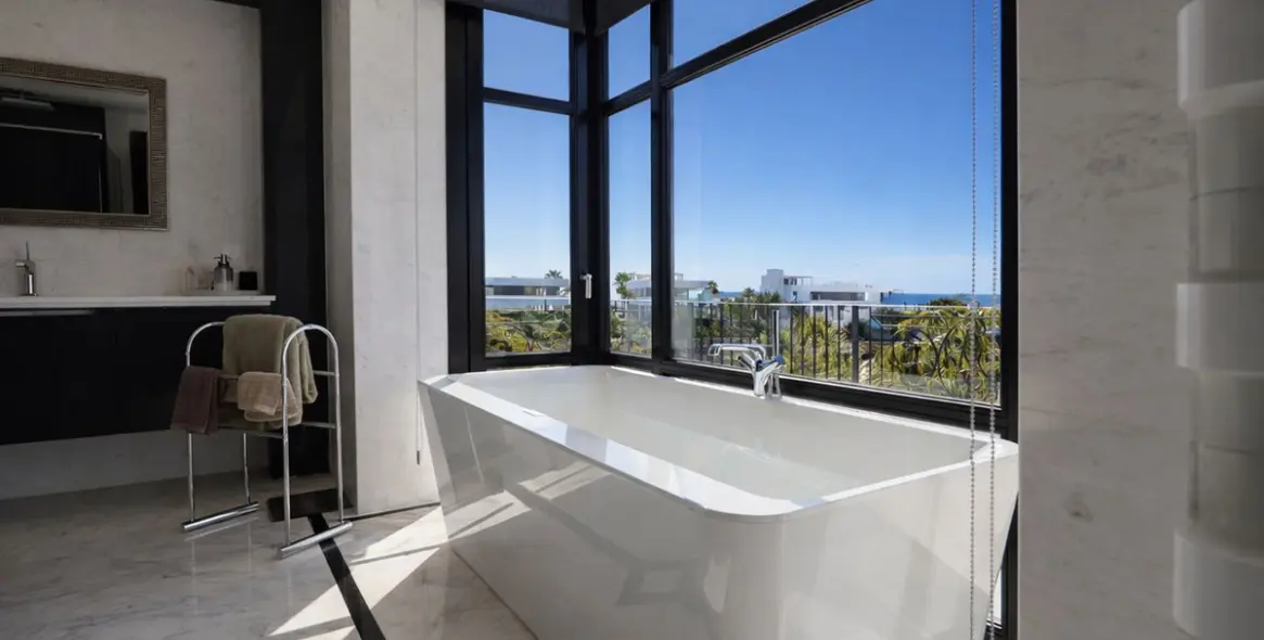 Alquiler a largo plazo de villa independiente en Benahavís 29