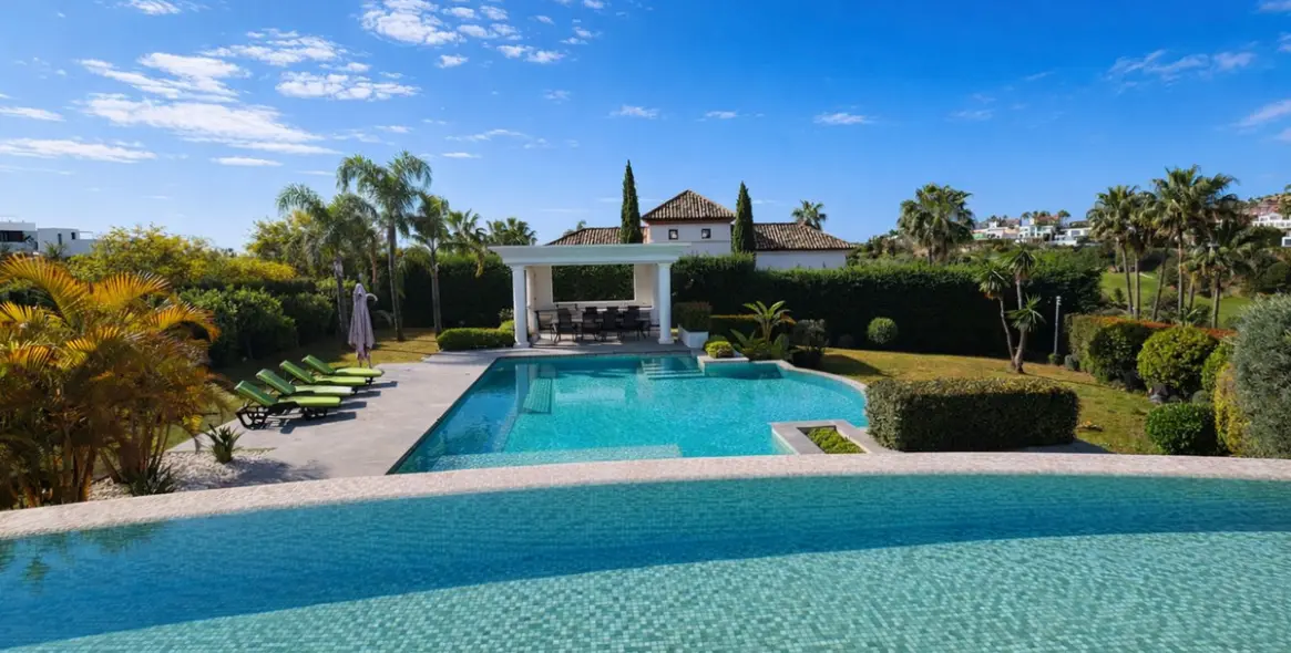 Alquiler a largo plazo de villa independiente en Benahavís 34