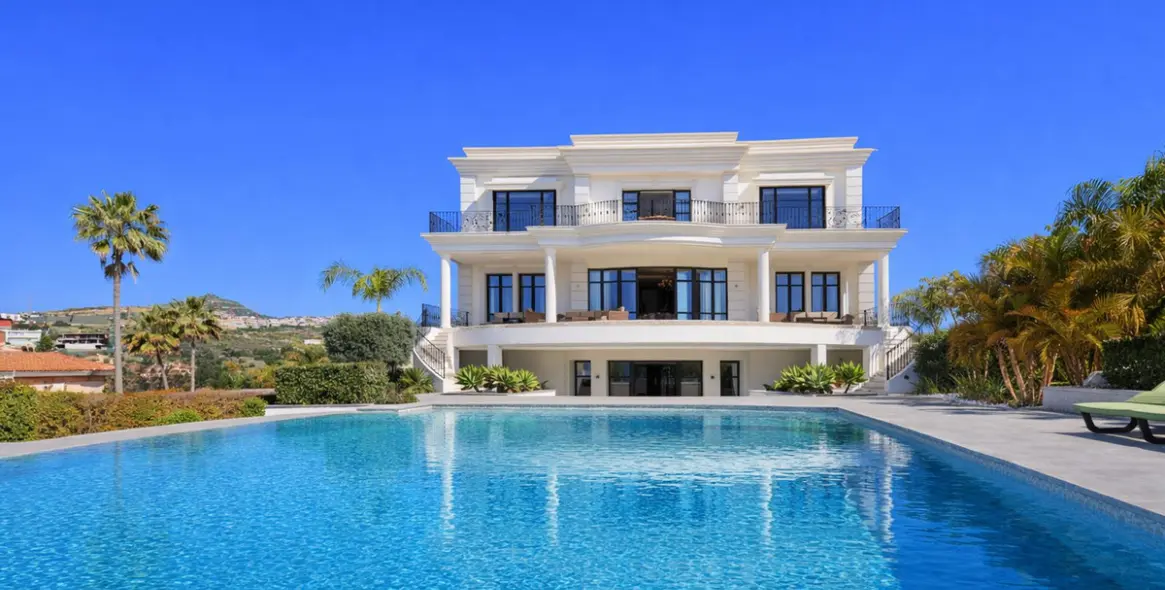 Alquiler a largo plazo de villa independiente en Benahavís 35