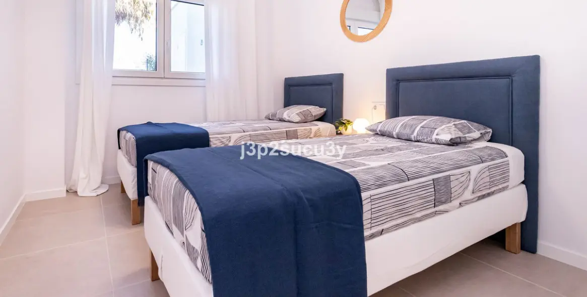 Sale of middle floor apartment in Bel Air 17