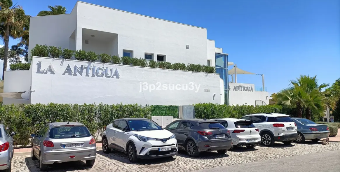 Sale of middle floor apartment in Bel Air 36