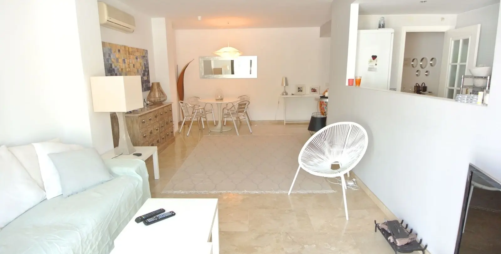 Sale of middle floor apartment in The Golden Mile 2