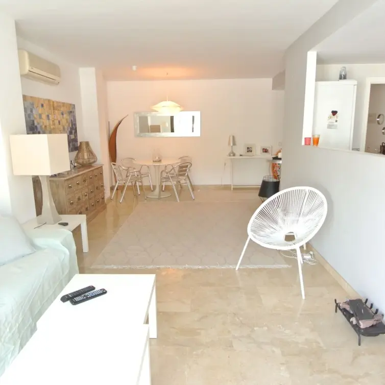 Venta de apartamento en planta media en The Golden Mile