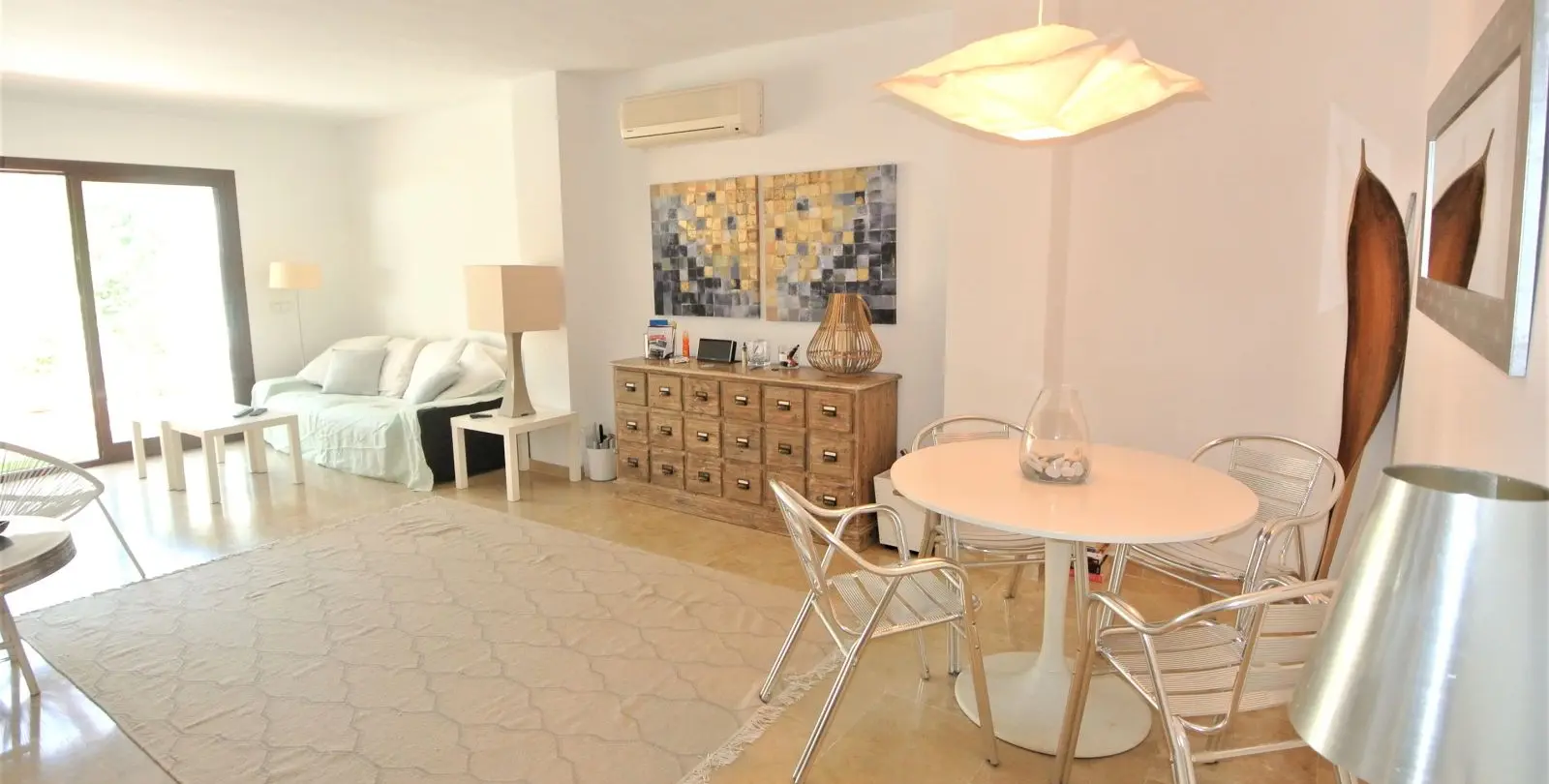 Sale of middle floor apartment in The Golden Mile 3