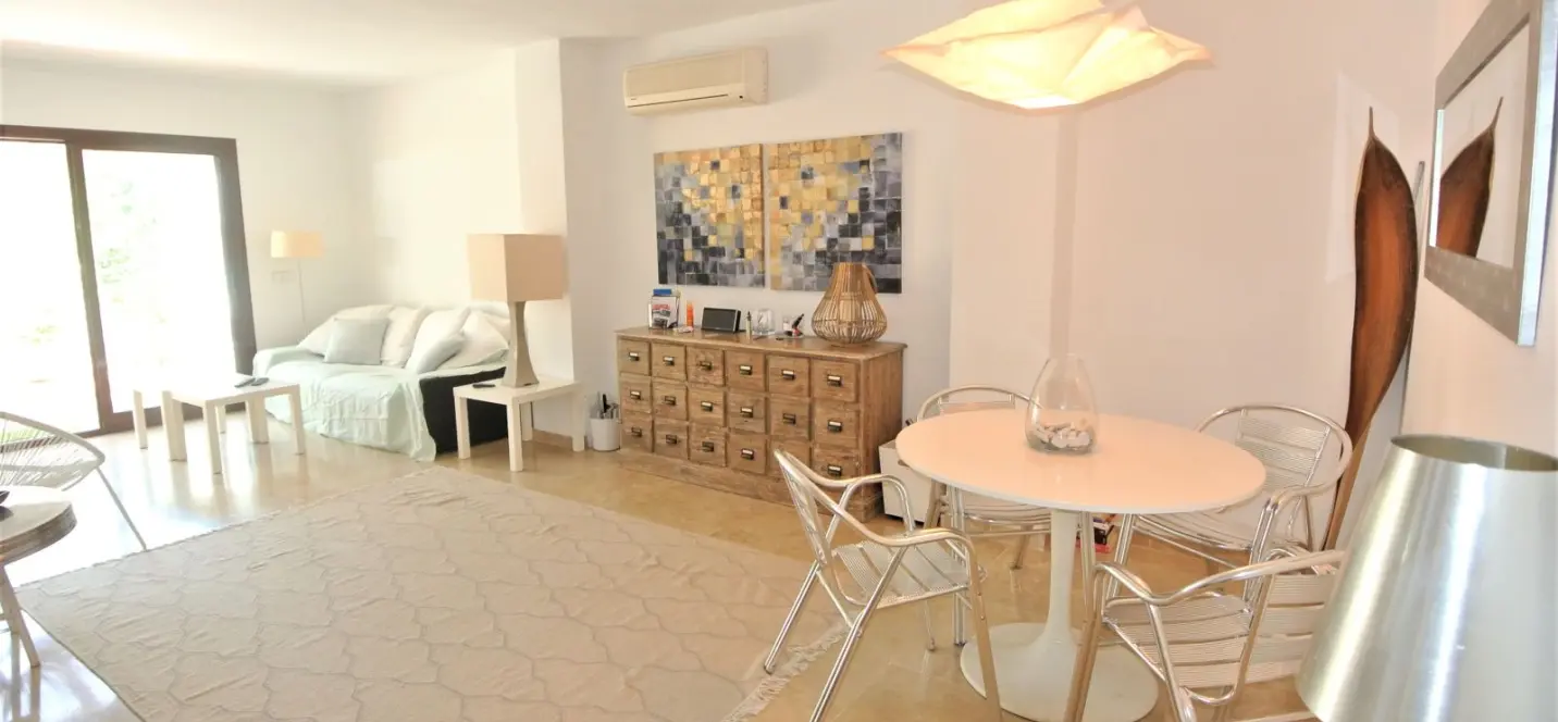 Venta de apartamento en planta media en The Golden Mile 2