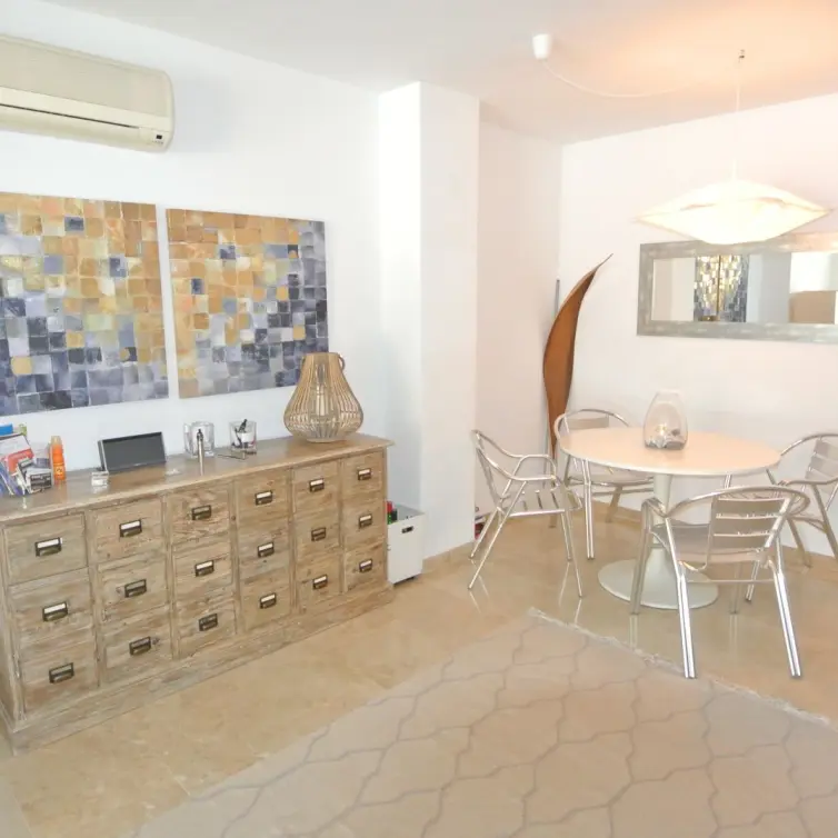 Venta de apartamento en planta media en The Golden Mile