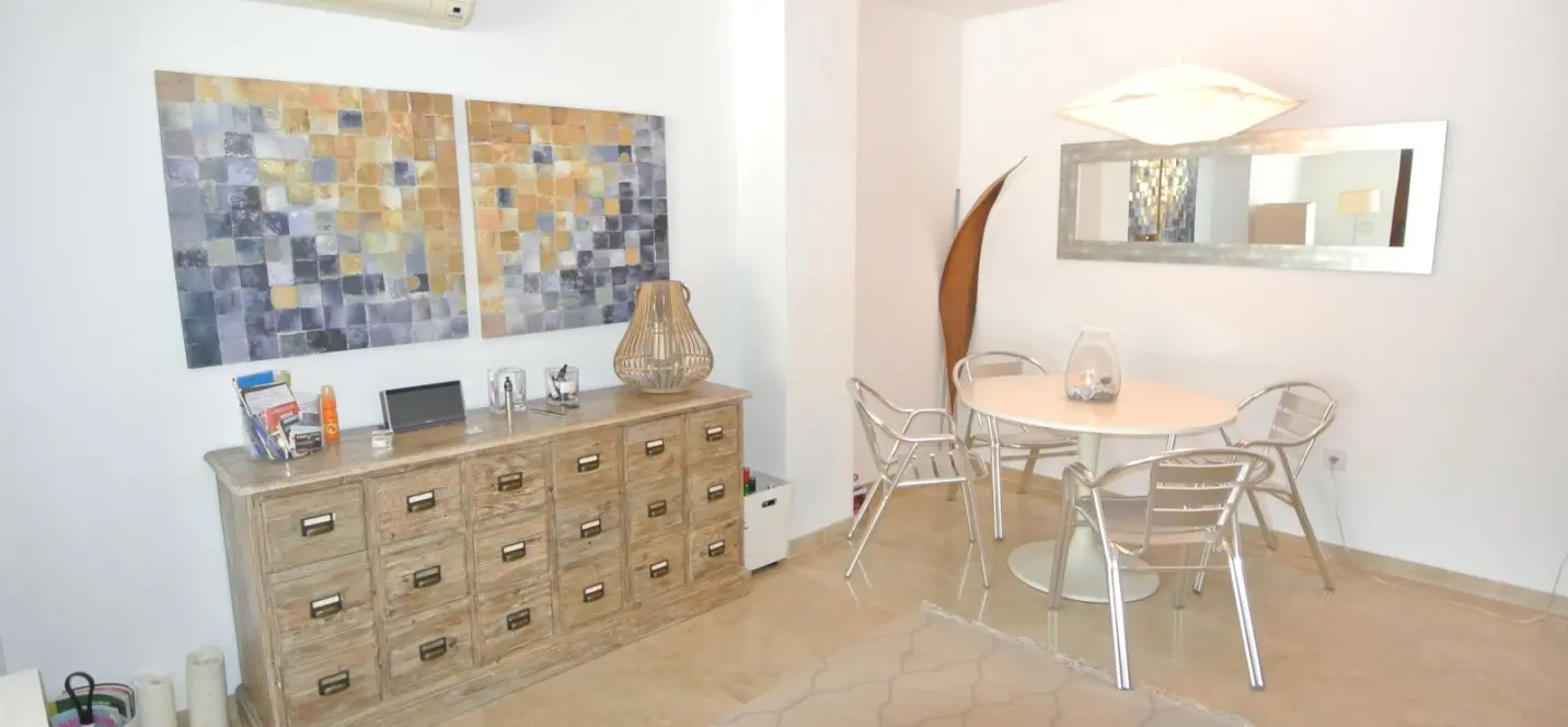 Venta de apartamento en planta media en The Golden Mile 4