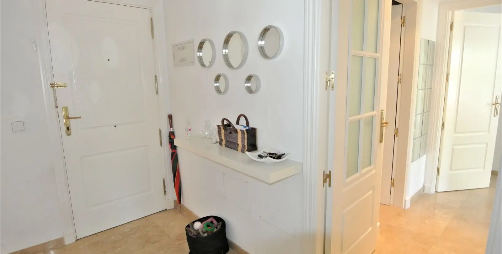 Sale of middle floor apartment in The Golden Mile 6