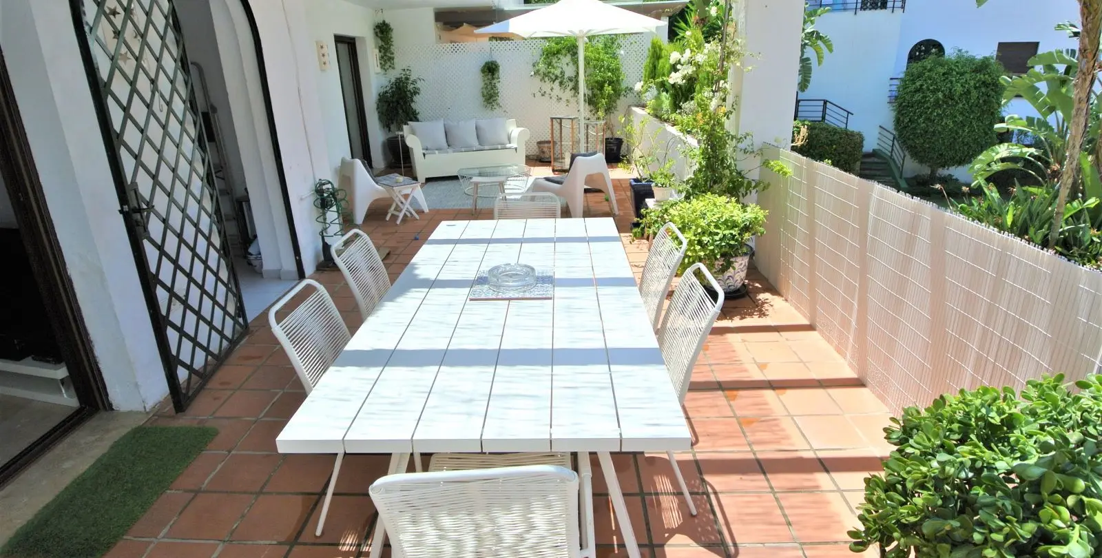Sale of middle floor apartment in The Golden Mile 9